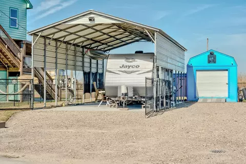 1765 Croaker Ln, Crystal Beach, TX 77650