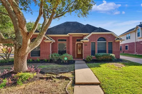 102 Crimson Bay Dr, League City, TX 77573