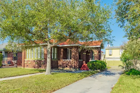5022 Woodrow Ave, Galveston, TX 77551