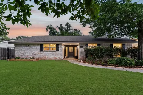1918 Stebbins Dr, Houston, TX 77043