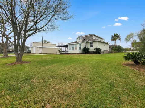 542 16th St, San Leon, TX 77539