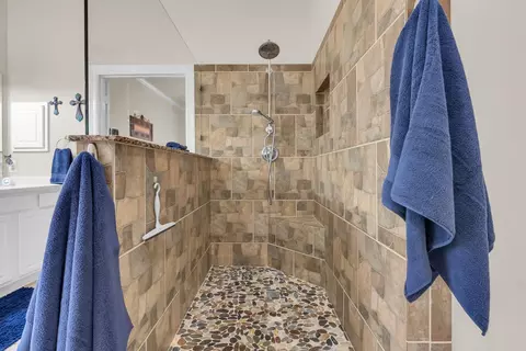 Bath - 2 Marlowe Way, Conroe, TX 77384 photo 3 of 5