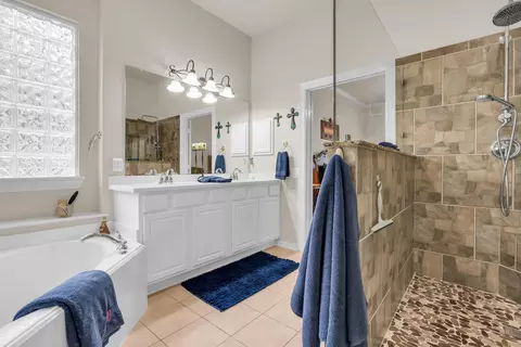 Bath - 2 Marlowe Way, Conroe, TX 77384 photo 5 of 5