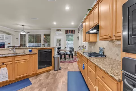 Kitchen - 2 Marlowe Way, Conroe, TX 77384 photo 3 of 5