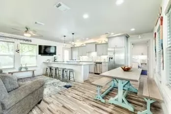 117 Tarpon Ave, Galveston, TX 77550