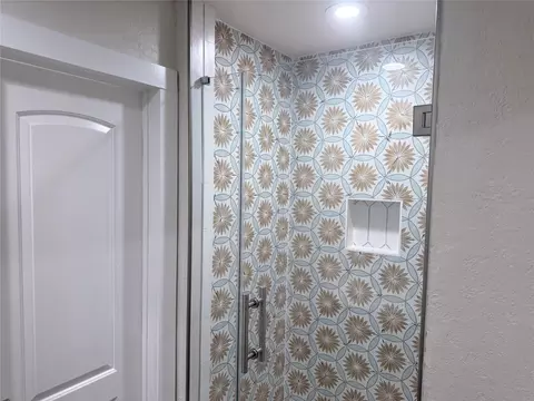 Bath - 4012 Chile Dr, Pasadena, TX 77504 photo 1 of 8