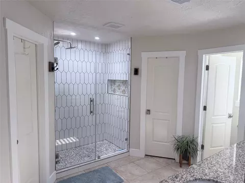 Bath - 4012 Chile Dr, Pasadena, TX 77504 photo 3 of 8