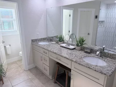Bath - 4012 Chile Dr, Pasadena, TX 77504 photo 5 of 8