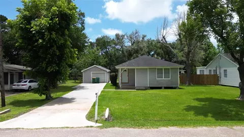 2109 Magnolia Dr, La Marque, TX 77568