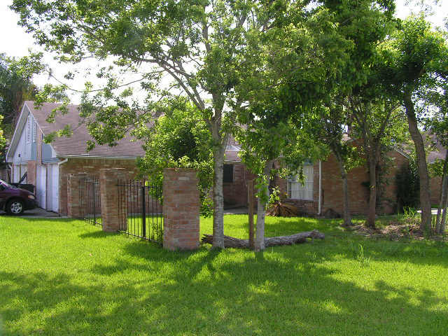 617 Packer Ct, Webster, TX 77598 photo 1