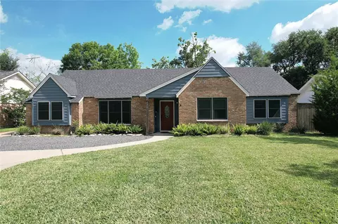 226 Driftwood Dr, Seabrook, TX 77586
