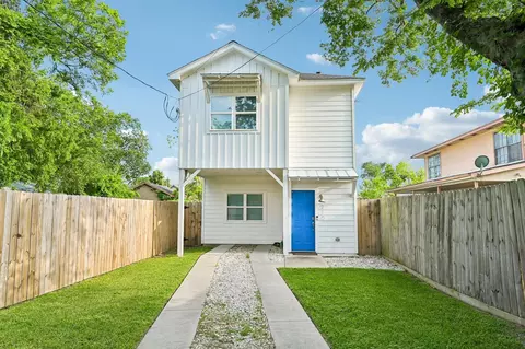210 Garrotsville St, Houston, TX 77022