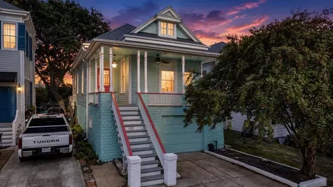 1322 24th St, Galveston, TX 77550