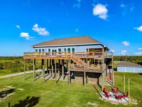 1108 Highway 87, Gilchrist, TX 77617