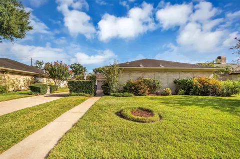 9106 Willow Meadow Dr, Houston, TX 77031
