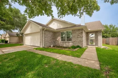 7830 Hunters Peak Ln, Baytown, TX 77523
