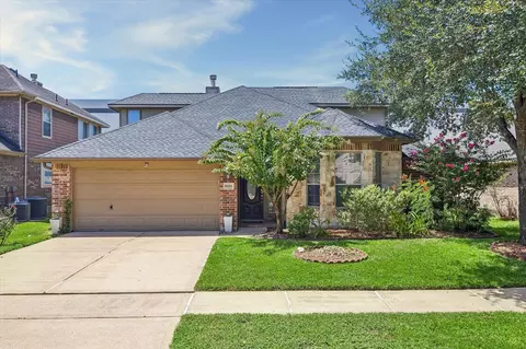 8323 Whisper Point Dr, Houston, TX 77040