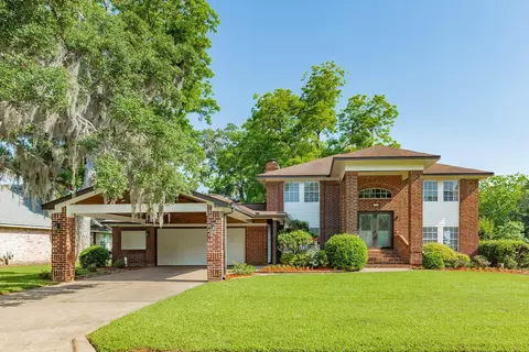 320 N Amherst Dr, West Columbia, TX 77486