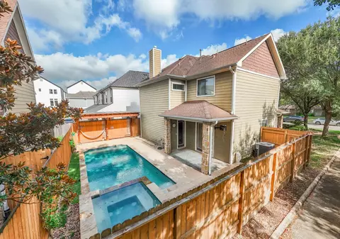 825 Fisher St, Houston, TX 77018