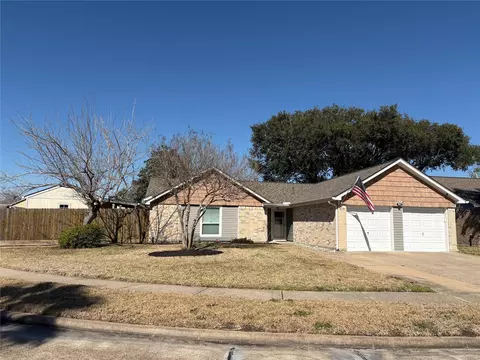 5626 Stone Creek Dr, La Porte, TX 77571