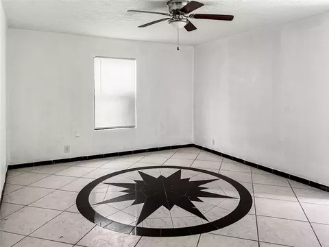 4803 Robertson St, Houston, TX 77009