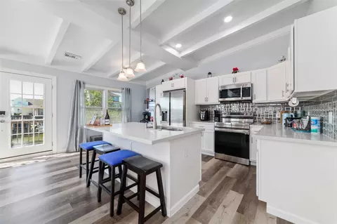 196 Barracuda St, Bayou Vista, TX 77563