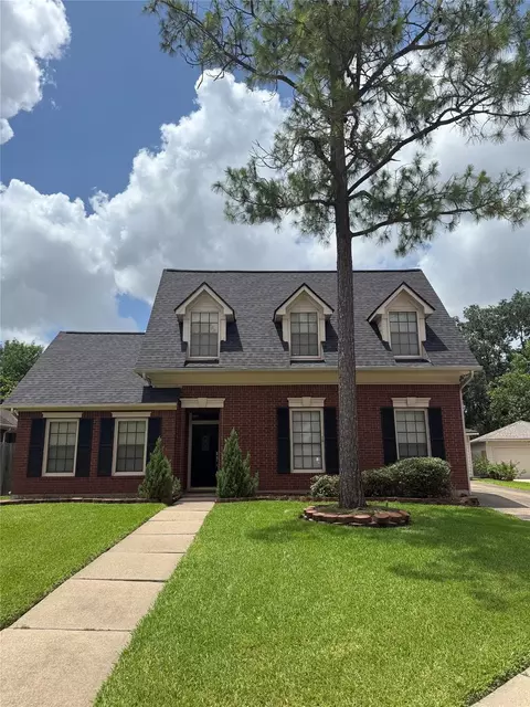 973 Southern Pass Ct, Houston, TX 77062