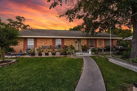 1409 Cedarbrook Ct, Seabrook, TX 77586