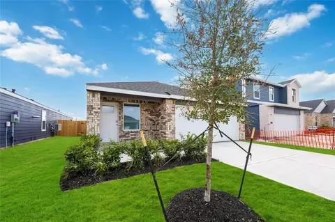 Exterior - 5214 Purple Beebalm Ln, Houston, TX 77048 photo 2 of 5