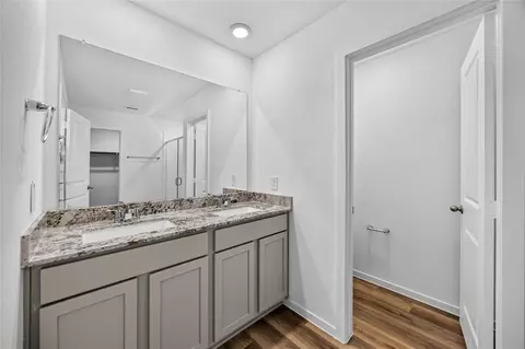 Bath - 5214 Purple Beebalm Ln, Houston, TX 77048 photo 1 of 3