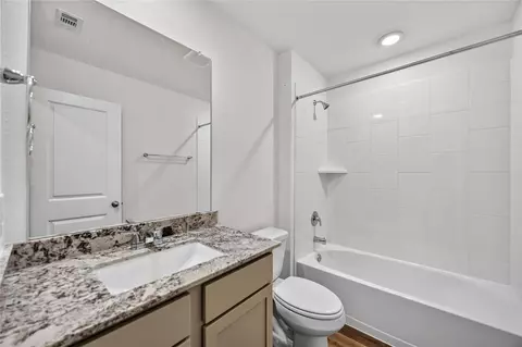 Bath - 5214 Purple Beebalm Ln, Houston, TX 77048 photo 3 of 3