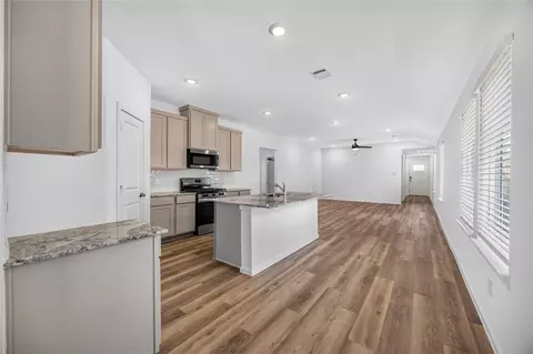 Entry Way - 5214 Purple Beebalm Ln, Houston, TX 77048 photo 4 of 5