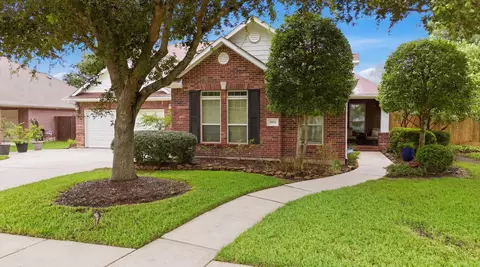 3915 Kinnerton St, Pearland, TX 77584