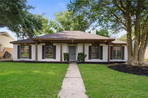 6011 Green Falls Dr, Houston, TX 77088