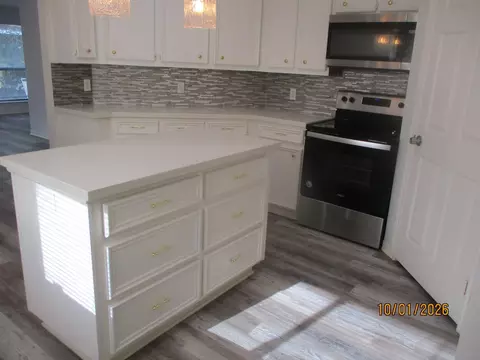 Kitchen - 25 Dover Dr, Conroe, TX 77304 photo 2 of 7