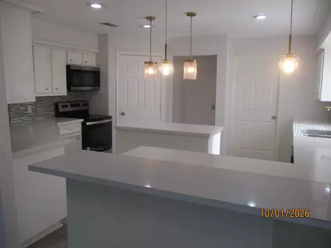 Kitchen - 25 Dover Dr, Conroe, TX 77304 photo 4 of 7