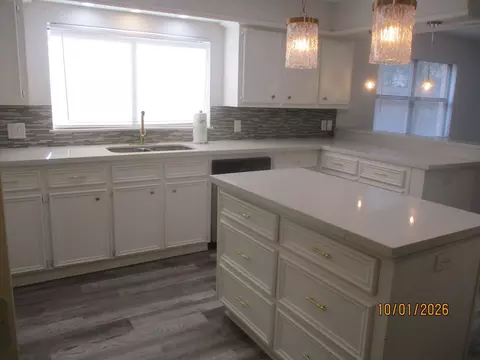 Kitchen - 25 Dover Dr, Conroe, TX 77304 photo 3 of 7
