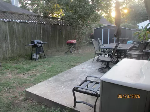 Exterior - 25 Dover Dr, Conroe, TX 77304 photo 8 of 10