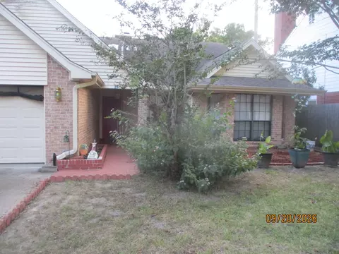 Exterior - 25 Dover Dr, Conroe, TX 77304 photo 6 of 10