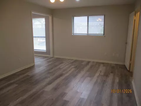 Living - 25 Dover Dr, Conroe, TX 77304 photo 4 of 6