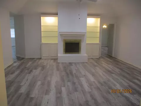 Living - 25 Dover Dr, Conroe, TX 77304 photo 1 of 6