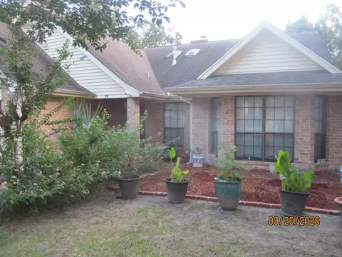 Exterior - 25 Dover Dr, Conroe, TX 77304 photo 1 of 10