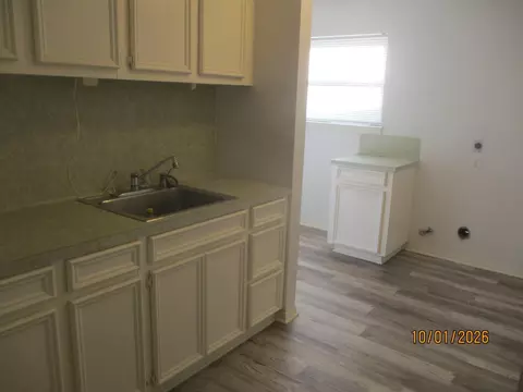 Kitchen - 25 Dover Dr, Conroe, TX 77304 photo 7 of 7