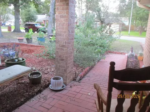 Exterior - 25 Dover Dr, Conroe, TX 77304 photo 9 of 10
