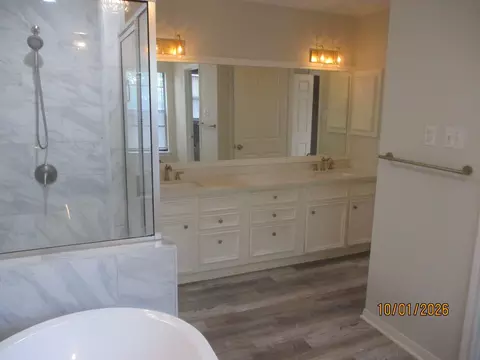 Bath - 25 Dover Dr, Conroe, TX 77304 photo 6 of 11