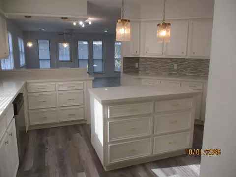 Kitchen - 25 Dover Dr, Conroe, TX 77304 photo 5 of 7
