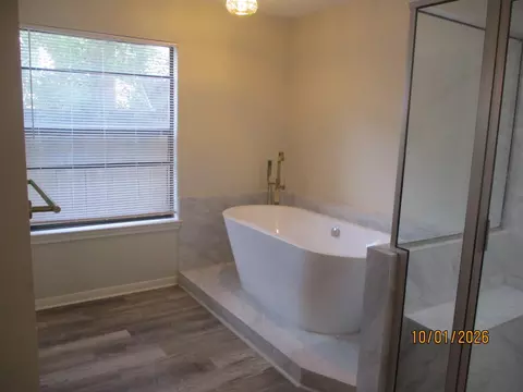 Bath - 25 Dover Dr, Conroe, TX 77304 photo 7 of 11