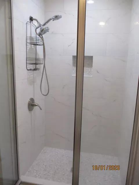 Bath - 25 Dover Dr, Conroe, TX 77304 photo 2 of 11