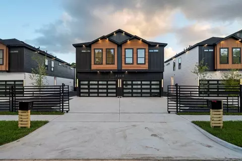 5046 Pershing St #A-B, Houston, TX 77033