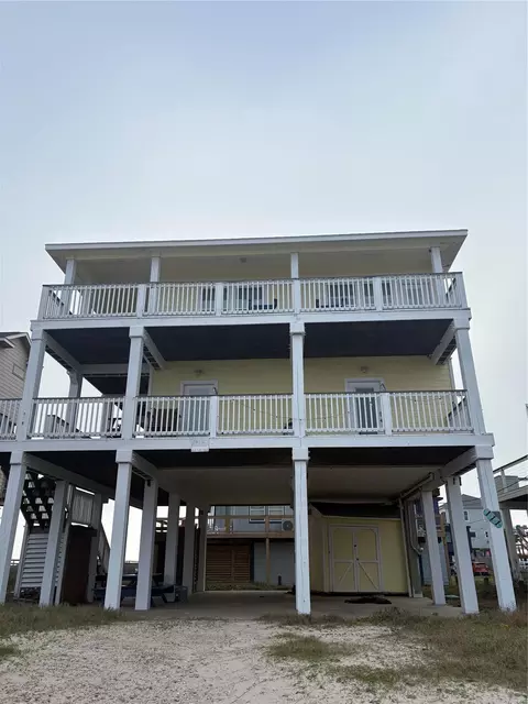 111 Yucca Ave, Surfside Beach, TX 77541